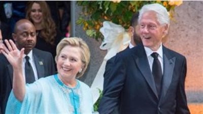 هيلاري كلينتون تحضر حفل زفاف بملابس مغربية