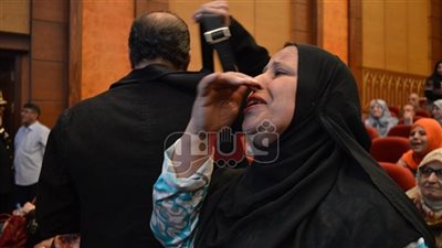 مديرية أمن القاهرة تنهي فعاليات قرعة الحج.. فوز 3718 حاجا.. و372 من كبار السن بالتزكية.. الفائزون يستقبلون الخبر بالزغاريد.. والداخلية: يحق للأبناء التنازل عن الرحلة للآباء