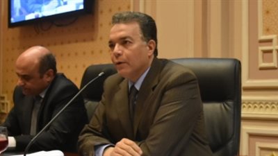 تفاصيل اجتماع محلب بوزير النقل لبحث مستوى السكك الحديدية
