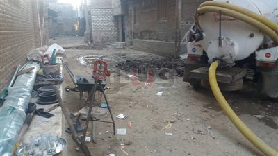 تجديد خطوط مياه بمدينة دشنا في قنا (صور)