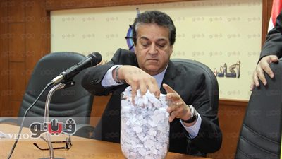 خالد عبد الغفار يقدم 10 رحلات عمرة هدية للعاملين بـ«التعليم العالي»