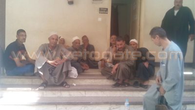 العشرات من أهالي مدينة أشمون يتظاهرون أمام محافظة المنوفية