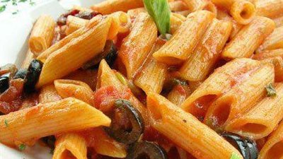 مكرونة بالزيتون على طريقة الشيف أيمن العطار