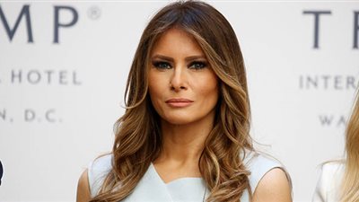 اهتمامات السيدة الأولى.. «ميلانيا» تمنح فستانها للمتحف الوطني.. 25 ألف دولار من «أم مازن» لمركز علاج السرطان.. سيدة كندا ترحب باللاجئين.. وملابس الفقراء قبلة «مالكولم ترنبول&#