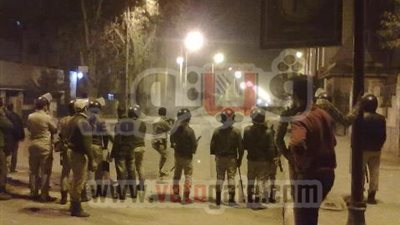 بالصور.. متظاهرو الشرقية يعلنون انسحابهم وسط اشتباكات الأمن بالبلطجية