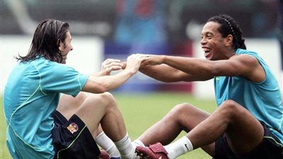 ميسي لرونالدينيو: تعلمت منك الكثير