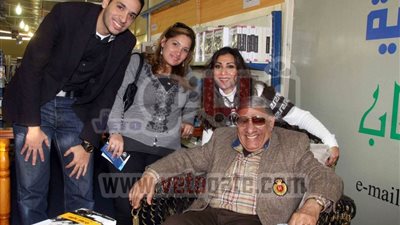 بالصور.. حفل توقيع كتاب مفيد فوزى 