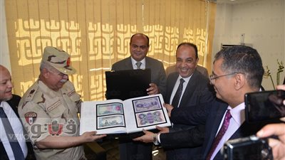 بالفيديو والصور.. محافظ مطروح يفتتح فرع البنك الأهلي بعد تطويره