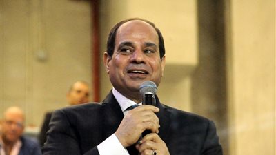 السيسي: نقترض 150 مليار جنيه سنويا لسداد المرتبات