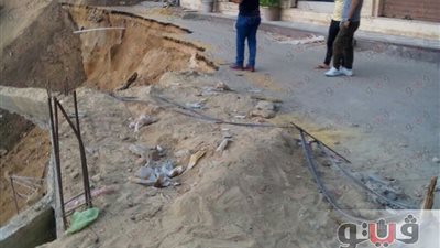 بالصور .. مواطن يشكو تصدع العمارات بسبب أعمال حفر بالنزهة الجديدة