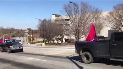 بالفيديو.. لقطات استعراضية بالشاحنات بولاية كارولينا الأمريكية