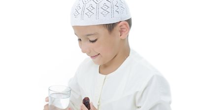 أفضل الطرق لتعويد طفلك على الصيام