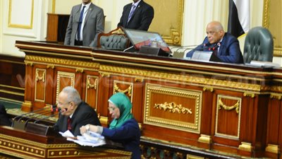 بهتاف «عاش الهلال مع الصليب».. البرلمان يوافق نهائيًا على قانون بناء وترميم الكنائس.. تصفيق حاد تحت قبة البرلمان.. رئيس المجلس: القانون بداية لتحقيق مبدأ المواطنة.. ونواب «النور» ي