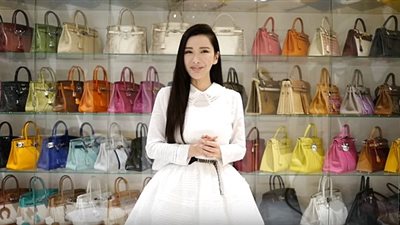 بالصور.. امرأة تكشف سر حياتها المرفهة بعد الطلاق