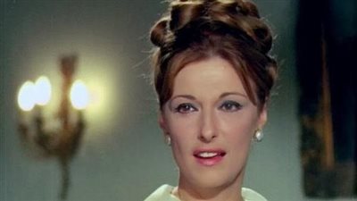 قصص 7 فنانات قبلن الزواج برجال في عمر آبائهن