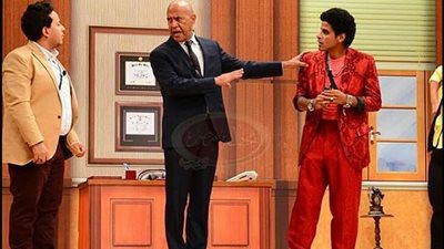 الميرغني يقلد شعبان عبد الرحيم في كواليس العرض الجديد لمسرح مصر