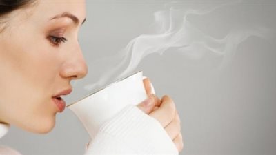 9 فوائد صحية لشرب الماء الساخن صباحا وبعد الأكل