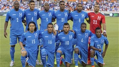 لاعب هندوراس يحصل على الكارت 