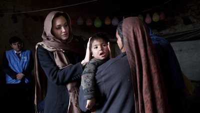 4 فنانين تصدوا لـ«الجوع»..محمد هنيدي يدعو معجبيه للتضامن مع حملة «ضد الجوع»..هند صبري سفير برنامج الأغذية العالمي..أنجلينا جولي تخصص مبالغ من حسابها لمحاربة الفقر