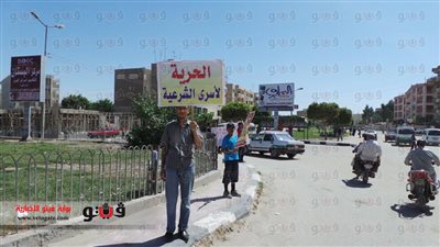 بالصور.. سلسلة بشرية لطلاب الإخوان بـ