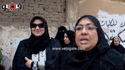 بالفيديو والصور.. والدة طالبة ثانوية: «الطلاب بيطاردوا الذباب أكثر ما بيحلوا»