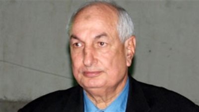 لجان شعبية لنظافة حوائط مباني كفر الشيخ من الملصقات