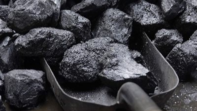 ضبط 20 مكمورة فحم ينبعث منها غازات ضارة بالبيئة في القليوبية