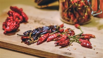 بالصور.. 9 أطعمة ضارة لن تتوقع فائدتها لجسدك أغربها البيتزا