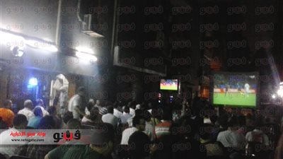 بالصور.. رواد مقاهى إمبابة يشجعون منتخب فرنسا في المونديال