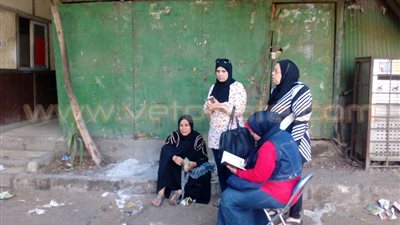 بالصور.. القلق يسيطر على أولياء أمور طالبات الثانوية بالهرم