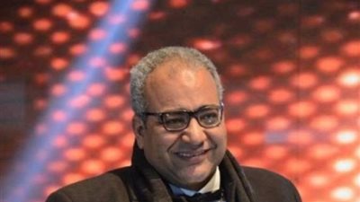 بيومي فؤاد يقدم حفل الكشف عن طائرة الفراعنة في المونديال