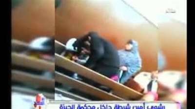 مذيع «LTC» يعرض فيديو لفرد شرطة يتقاضى رشوة من فتاة داخل المحكمة