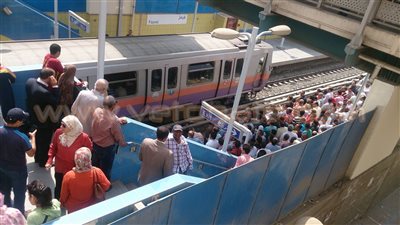 بالصور.. توقف حركة المترو على الخط الثاني بسبب عطل فني