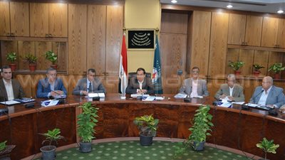 وزير البترول يبحث إنتاج الزيت الخام والغاز الطبيعي