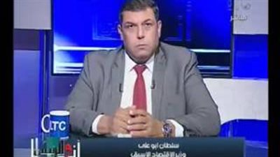 وزير الاقتصاد الأسبق: قرار تعويم الجنيه يشعل نار التضخم