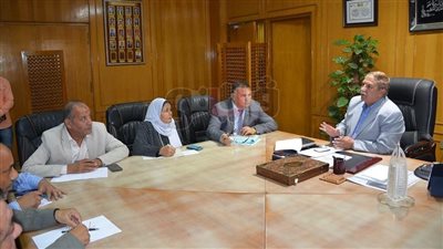 محافظ الإسماعيلية يستقبل أحد المستثمرين في مجال إنتاج الزجاج