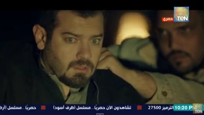 بالفيديو.. لحظة قتل عمرو يوسف لضابط شرطة في «ظرف أسود»