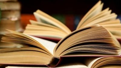 هوليوود تشتري حق إنتاج أول رواية لمعلمة أسكتلندية