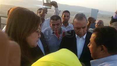 بالصور.. محافظ قنا مشروعات الصرف الصحي بلغت تكلفتها 320 مليون