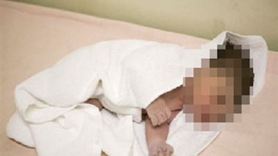 العثور على طفلة لقيطة بجوار مسجد بالقليوبية