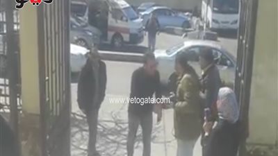 بالفيديو.. وصول رانيا يوسف وماجد المصري إلى جنازة والد «كرارة»