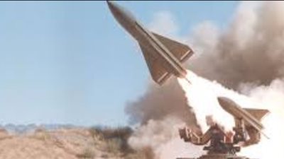 الدفاع الجوي السعودي يعترض صاروخًا باليستيًا في سماء نجران