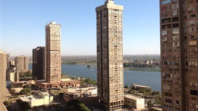 نائب مدير الحماية المدنية يكشف تفاصيل حريق أبراج عثمان.. انفجار «تنك» سيارة.. النيران التهمت 15 سيارة.. حلاوة: الدفع بـ 6 سيارات إطفاء وخزان مياه 35 طنًا لإمداد القوات بالمياه و