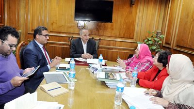 توزيع استمارات لتقييم العاملين بهيئة التخطيط العمراني بالقليوبية