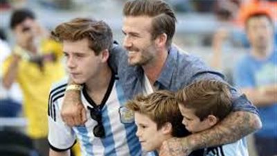 بالصور.. أبناء نجوم أوروبا «يخلق من الشبه 40».. «جونيور رونالدو» مولع بـ«الجيم» وكرة القدم.. «تياجو ميسي» عاشق الساحرة المستديرة.. «بروكلين بيكهام» يق