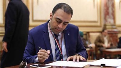 برلماني: وزير قطاع الأعمال يتهرب من حل مشكلات «الغزل والنسيج»