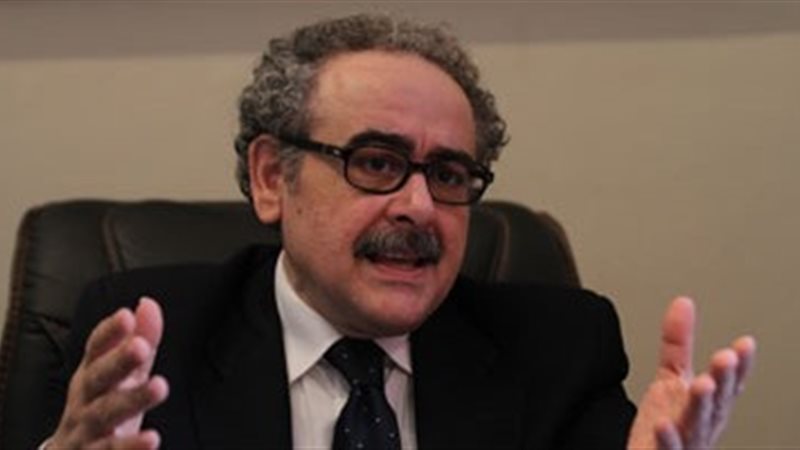 الكاتب الدكتور علاء