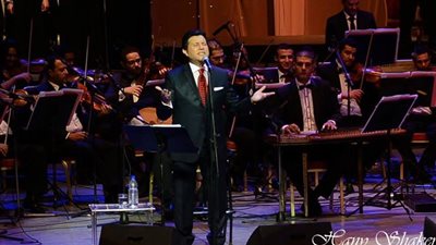 بالصور.. هاني شاكر يحيى أول حفل غنائي بعد خروجه من المستشفى