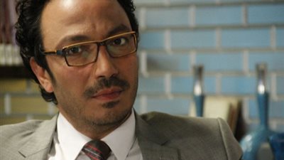 طارق لطفي يستعين بسائق تاكسي للهروب في الحلقة الثالثة من 