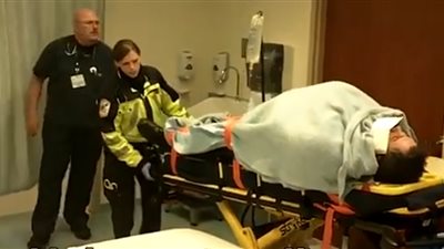 شاب يطلب يد حبيبته بطريقة مرعبة بمحل عملها (فيديو وصور)